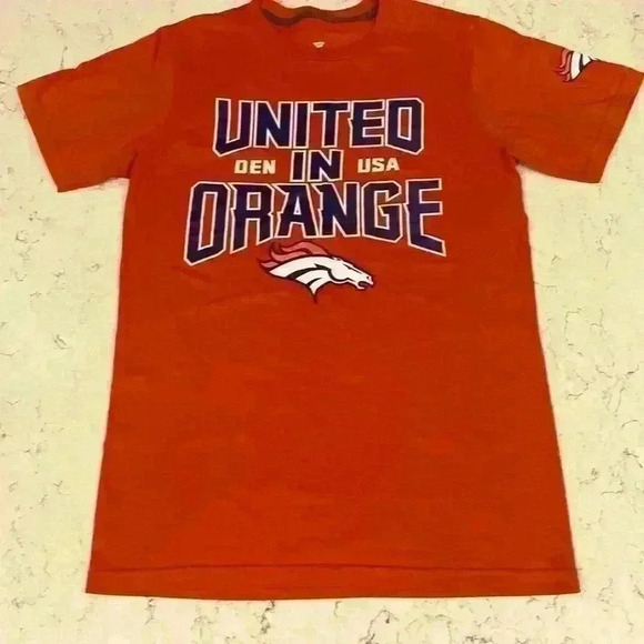Denver Broncos 🏈 T-shirt - Picture 1 of 4